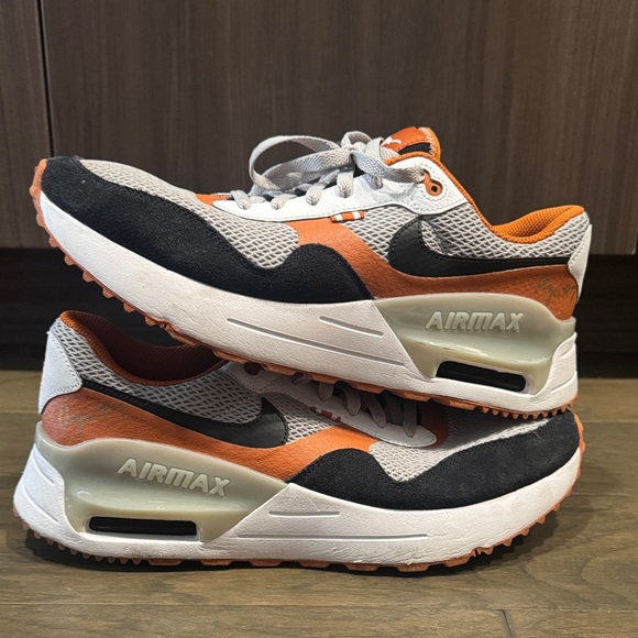 Autographed Asjia O’Neal Texas Volleyball Player Exclusive Nike Air Max Sneakers